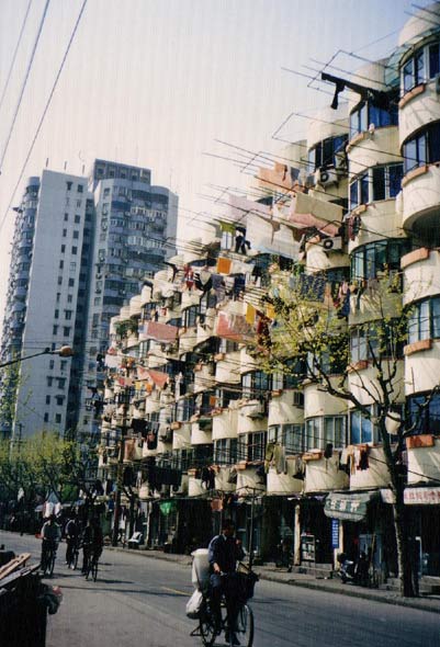 Shanghai, China, Wsche vorm Fenster