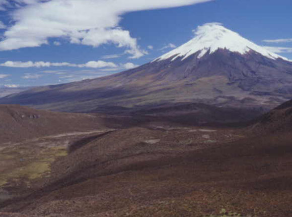 Der Cotopaxi ist der höchste aktive Vulkan der Welt (5.897 m)