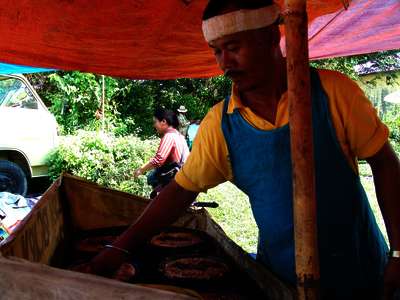 Essen und Trinken in Indonesien: Martabak-Bäcker