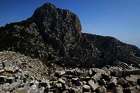 Das antike Theater von Termessos steht mit seinen 5.000 Sitzplätzen auf einem Berggipfel unterhalb des Berges Solymos. Die Ruinen von Termessos: Das „Machu Pichu“ der Türkei sehen