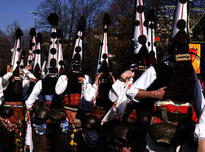 Surva-Tänzer beim Internationalen Festival der Maskenspiele Surva-Tänzer beim Internationalen Festival der Maskenspiele