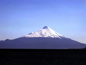 Lago Llanquihue und der kegelförmige Vulkan Osorno