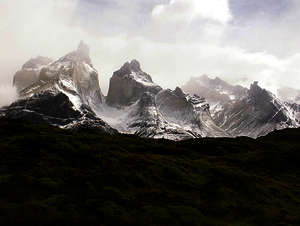 Das Gebirgsmassiv Los Cuernos im Parque Nacional Torres del Paine - Patagonien