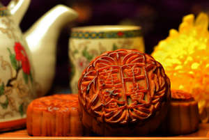 Essen und Trinken in China: Traditionelles Gebäck zum Mitherbstfest: Gefüllte Mondkuchen Essen und Trinken in China: Traditionelles Gebäck zum Mitherbstfest: Gefüllte Mondkuchen