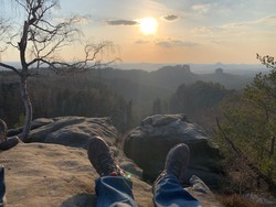 Blick von einem Sandsteinfelsen in der sächsichen Schweiz