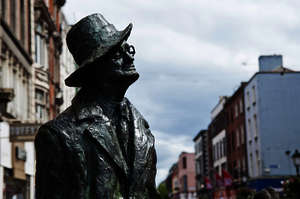 Statue von James Joyce im Zentrum von Dublin Statue von James Joyce im Zentrum von Dublin