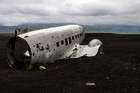 Was macht ein Flugzeugwrack am Strand von Island?