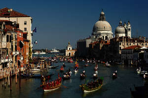 Historische Boote auf dem Canale Grande, Venedig