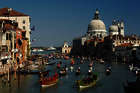 Historische Boote auf dem Canale Grande, Venedig