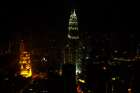 Über den Dächern von Kuala Lumpur – der KL Tower bei Nacht