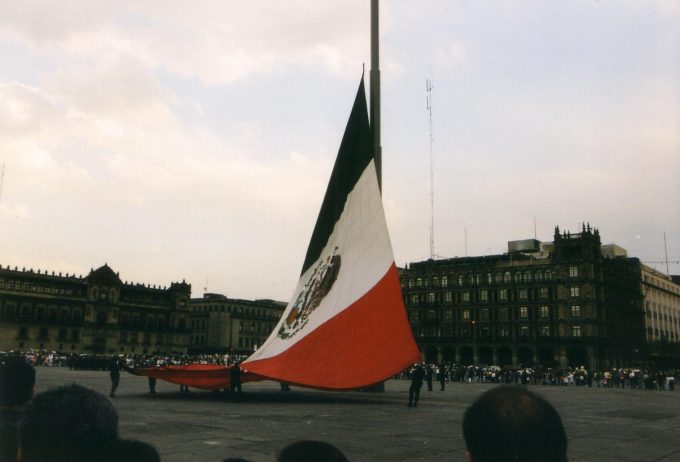 Einholen der Flagge, Zocalo Mexico City