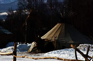 Alkhalalalai, das Erntedankfest der Itelmen Alkhalalalai, das Erntedankfest der Itelmen