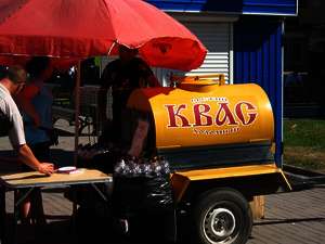 Kwas, ein Erfrischungsgetränk in Russland Kwas, ein Erfrischungsgetränk in Russland