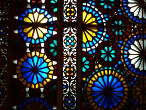 Traditionelle Fenster in einem Garten im Norden Teherans, Iran