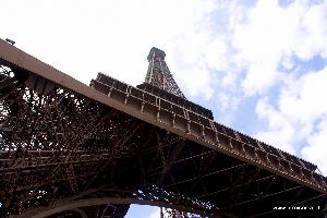 PARISien Skies