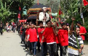 Zu Besuch bei den Totenritualen in Tana Toraja
