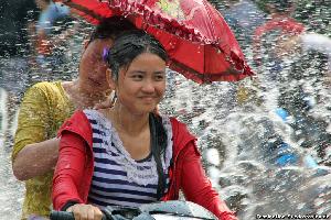Songkran in Luang Prabang: das Wasserfestival in Laos