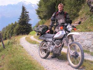 Oldtimer Motorrad in den Alpen