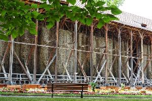 Das größte Gradierwerk von Hessen steht in Bad Orb – Technikdenkmal und Freiluft-Inhalatorium für Ihre Gesundheit und Entspannung