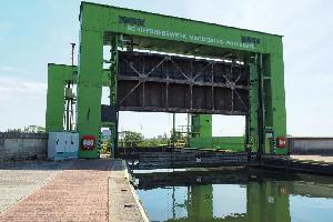 Schiffshebewerk und Sparschleuse Rothensee - Ein Technikdenkmal als einzigartiger Verkehrsknotenpunkt im Wasserstraßenkreuz Magdeburg