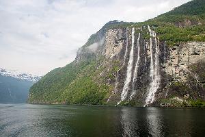 Geirangerfjord: Mit dem Auto zum schönsten Fjord Norwegens