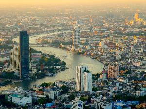 Schöne Aussichten in Bangkok: Ein Sundowner auf dem MahaNakhon Tower